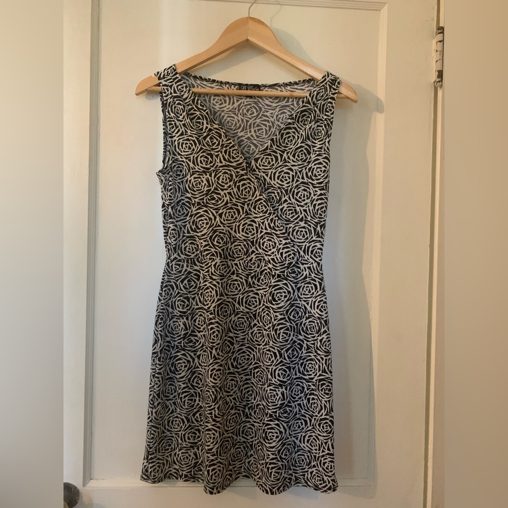 90s Black and White Dress. Very flattering.  size 6. Brand B. Calm